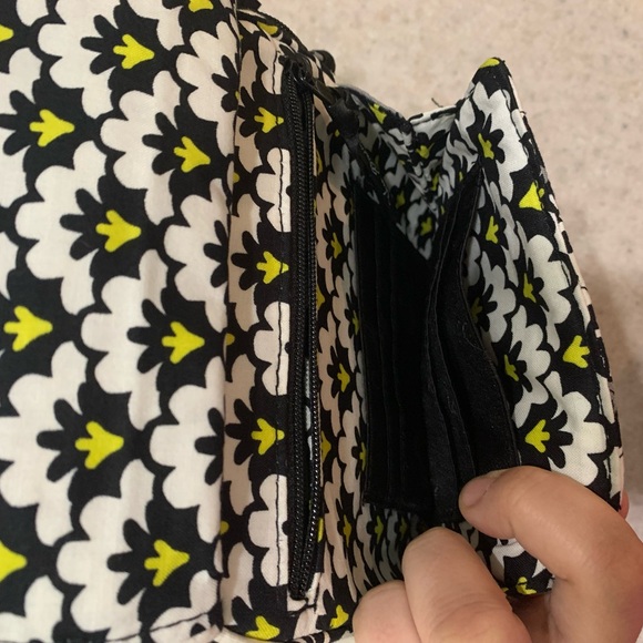 Very Gently Used Vera Bradley Mini Hipster - Picture 8 of 9